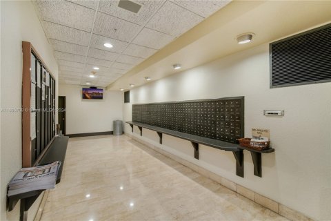 Condo in Aventura, Florida, 1 bedroom  № 1226223 - photo 23