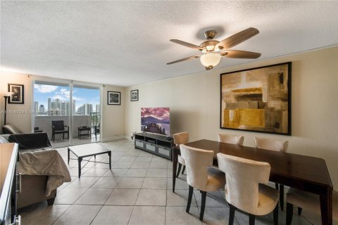 Condo in Aventura, Florida, 1 bedroom  № 1226223 - photo 5