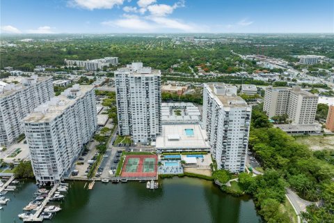 Condominio en venta en Aventura, Florida, 1 dormitorio, 71.16 m2 № 1226223 - foto 2