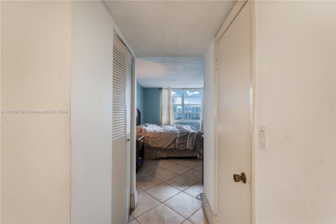 Condo in Aventura, Florida, 1 bedroom  № 1226223 - photo 12