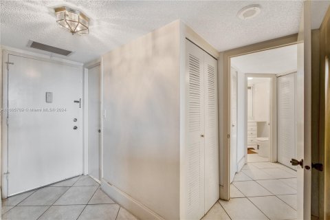 Condominio en venta en Aventura, Florida, 1 dormitorio, 71.16 m2 № 1226223 - foto 14