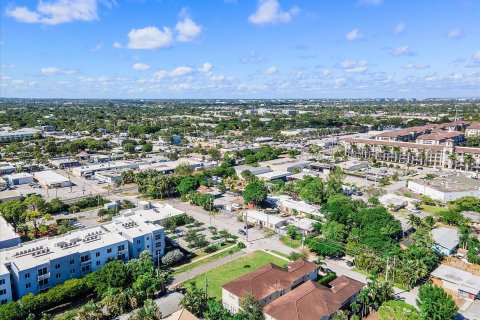 Купить земельный участок в Уилтон-Мэнорс, Флорида № 830480 - фото 4