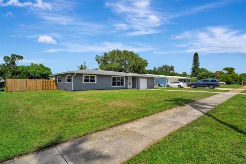 House in Sarasota, Florida 3 bedrooms, 121.52 sq.m. № 1368235 - photo 23