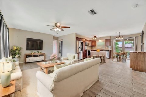 Villa ou maison à vendre à Sarasota, Floride: 3 chambres, 121.52 m2 № 1368235 - photo 3