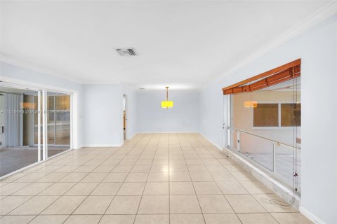 Casa en venta en Hallandale Beach, Florida, 4 dormitorios, 206.15 m2 № 962257 - foto 25