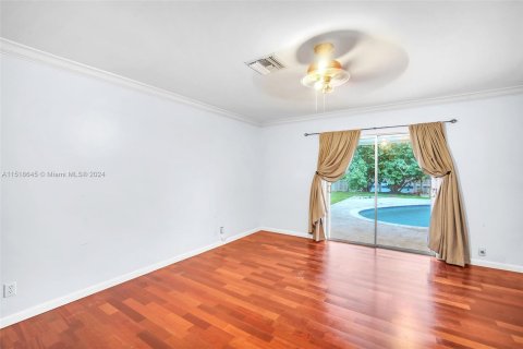 Casa en venta en Hallandale Beach, Florida, 4 dormitorios, 206.15 m2 № 962257 - foto 27