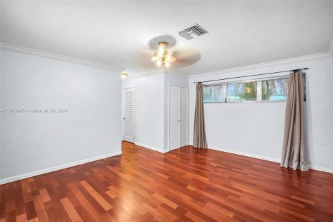 Casa en venta en Hallandale Beach, Florida, 4 dormitorios, 206.15 m2 № 962257 - foto 29