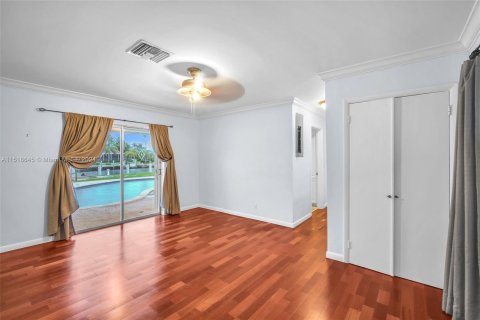 Casa en venta en Hallandale Beach, Florida, 4 dormitorios, 206.15 m2 № 962257 - foto 30