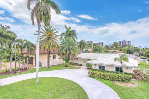 Casa en venta en Hallandale Beach, Florida, 4 dormitorios, 206.15 m2 № 962257 - foto 4