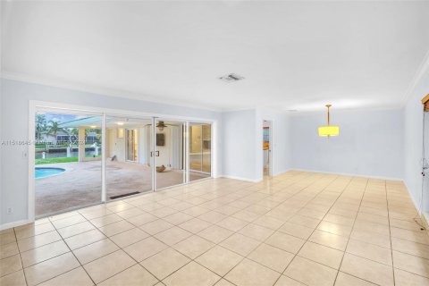 Casa en venta en Hallandale Beach, Florida, 4 dormitorios, 206.15 m2 № 962257 - foto 24