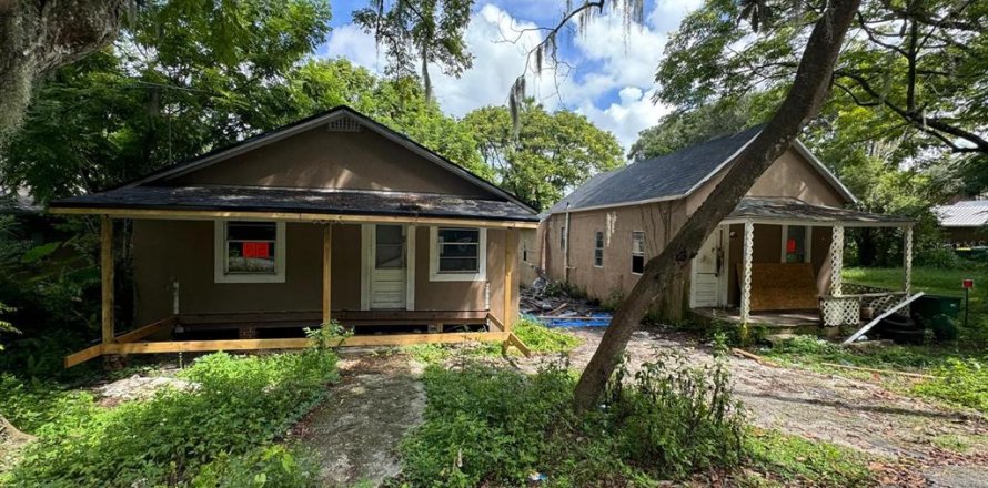 House in DeLand, Florida 4 bedrooms, 62.43 sq.m. № 1422741