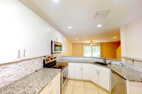 Townhouse in Stuart, Florida 3 bedrooms, 137.87 sq.m. № 1229243 - photo 11