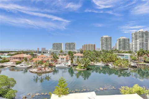 Condominio en venta en Sunny Isles Beach, Florida, 3 dormitorios, 206.24 m2 № 1293456 - foto 26