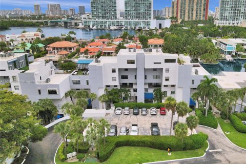 Copropriété à vendre à Sunny Isles Beach, Floride: 3 chambres, 206.24 m2 № 1293456 - photo 25