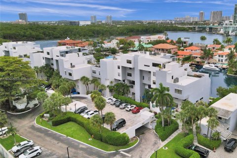 Copropriété à vendre à Sunny Isles Beach, Floride: 3 chambres, 206.24 m2 № 1293456 - photo 23