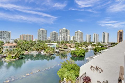 Condo in Sunny Isles Beach, Florida, 3 bedrooms  № 1293456 - photo 2