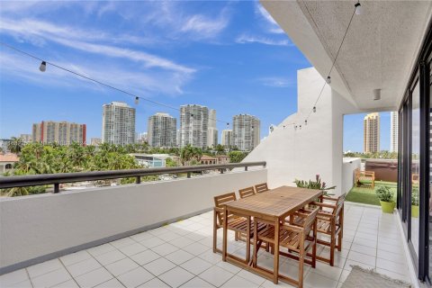 Copropriété à vendre à Sunny Isles Beach, Floride: 3 chambres, 206.24 m2 № 1293456 - photo 1