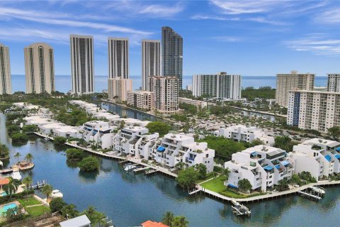 Copropriété à vendre à Sunny Isles Beach, Floride: 3 chambres, 206.24 m2 № 1293456 - photo 27