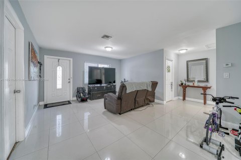 Casa en venta en Margate, Florida, 4 dormitorios, 158.58 m2 № 1333111 - foto 2