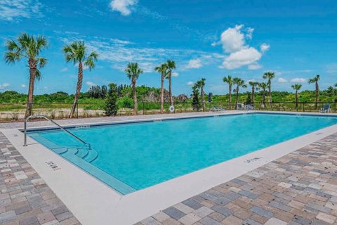 Townhouse in CELEBRATION POINTE in Fort Pierce, Florida 2 bedrooms, 116 sq.m. № 64133 - photo 6