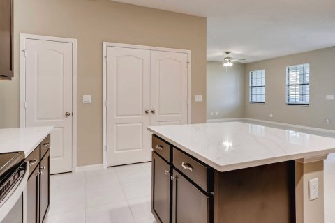 Townhouse in CELEBRATION POINTE in Fort Pierce, Florida 2 bedrooms, 116 sq.m. № 64133 - photo 1