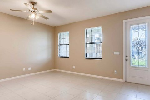 Townhouse in CELEBRATION POINTE in Fort Pierce, Florida 2 bedrooms, 116 sq.m. № 64133 - photo 2