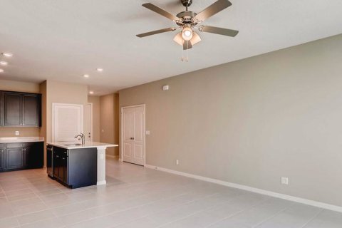 Townhouse in CELEBRATION POINTE in Fort Pierce, Florida 3 bedrooms, 130 sq.m. № 64134 - photo 2