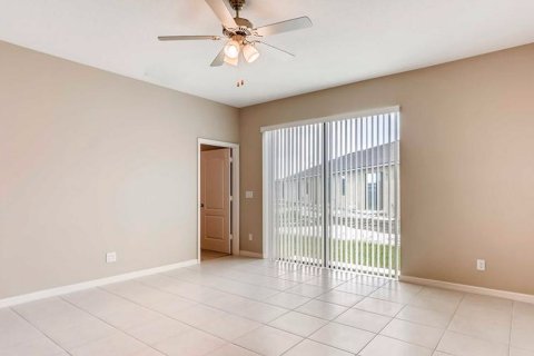 Townhouse in CELEBRATION POINTE in Fort Pierce, Florida 3 bedrooms, 130 sq.m. № 64134 - photo 3