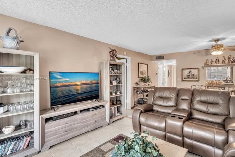 Condo in Sunrise, Florida, 1 bedroom  № 1223440 - photo 11