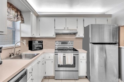 Condo in Sunrise, Florida, 1 bedroom  № 1223440 - photo 3