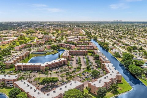 Condo in Sunrise, Florida, 1 bedroom  № 1223440 - photo 27