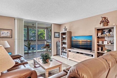 Condo in Sunrise, Florida, 1 bedroom  № 1223440 - photo 13