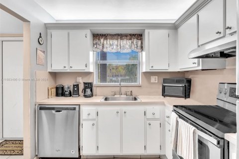 Condo in Sunrise, Florida, 1 bedroom  № 1223440 - photo 5