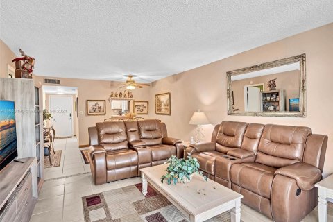 Condo in Sunrise, Florida, 1 bedroom  № 1223440 - photo 9