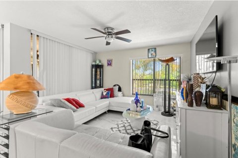 Condo in Coconut Creek, Florida, 3 bedrooms  № 1223297 - photo 9