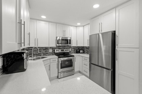 Condo in Coconut Creek, Florida, 3 bedrooms  № 1223297 - photo 3