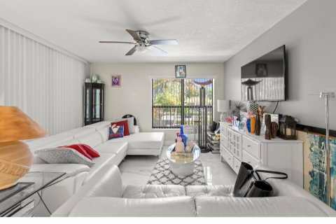 Condo in Coconut Creek, Florida, 3 bedrooms  № 1223297 - photo 8