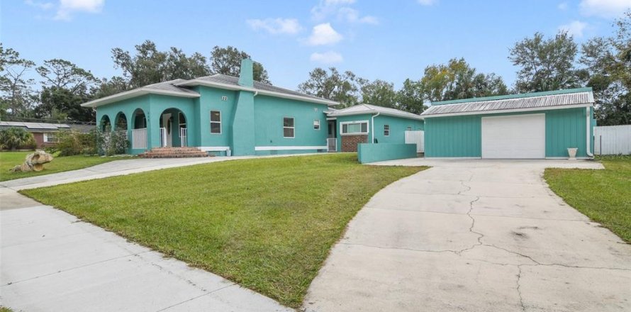 House in DeLand, Florida 3 bedrooms, 159.23 sq.m. № 1425903