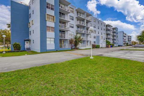 Condo in West Palm Beach, Florida, 1 bedroom  № 1009713 - photo 21