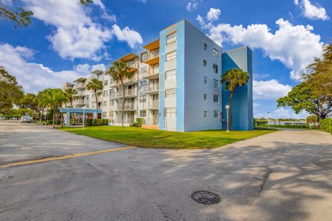 Condo in West Palm Beach, Florida, 1 bedroom  № 1009713 - photo 25