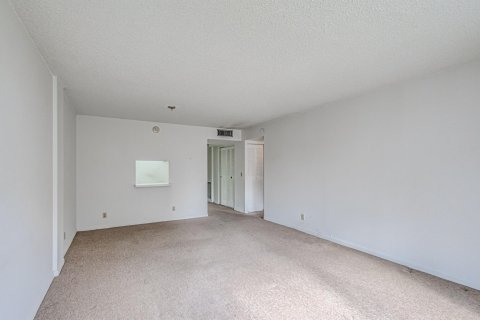 Condo in West Palm Beach, Florida, 1 bedroom  № 1009713 - photo 14