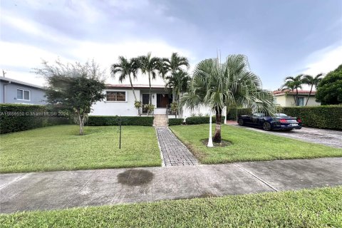 House in Miami, Florida 3 bedrooms, 114.92 sq.m. № 1365683 - photo 1