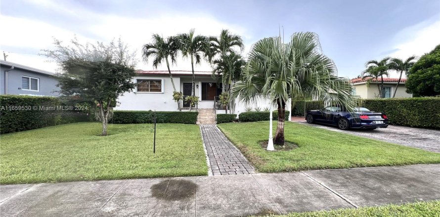 House in Miami, Florida 3 bedrooms, 114.92 sq.m. № 1365683