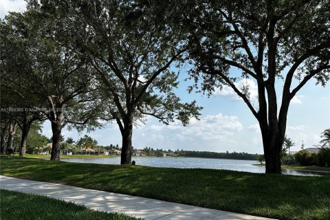 Villa ou maison à vendre à Weston, Floride: 6 chambres, 246.38 m2 № 1365725 - photo 15