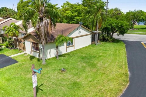 Touwnhouse à louer à Homestead, Floride: 3 chambres, 98.76 m2 № 1365640 - photo 2