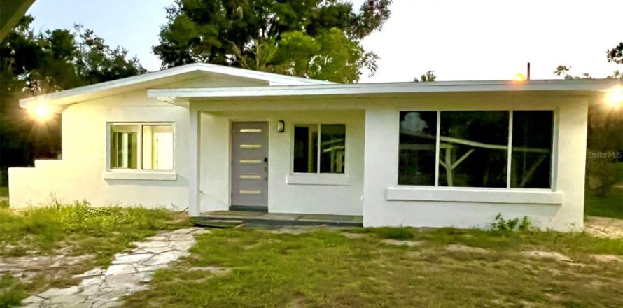 House in Deltona, Florida 2 bedrooms, 114.27 sq.m. № 1365130