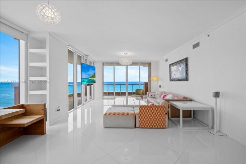 Apartamento en alquiler en Sunny Isles Beach, Florida, 3 dormitorios, 254.18 m2 № 929174 - foto 2