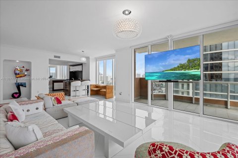 Apartamento en alquiler en Sunny Isles Beach, Florida, 3 dormitorios, 254.18 m2 № 929174 - foto 3