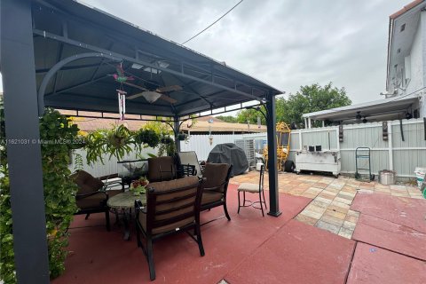 Condominio en venta en Hialeah, Florida, 3 dormitorios, 124.49 m2 № 1269185 - foto 13