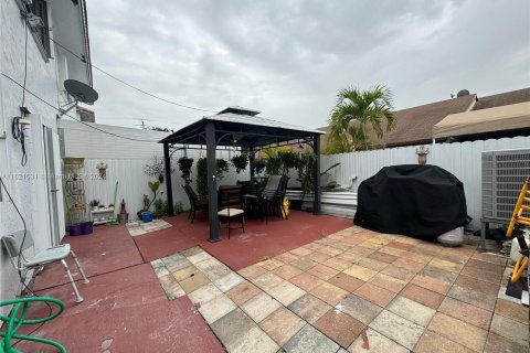 Condominio en venta en Hialeah, Florida, 3 dormitorios, 124.49 m2 № 1269185 - foto 14